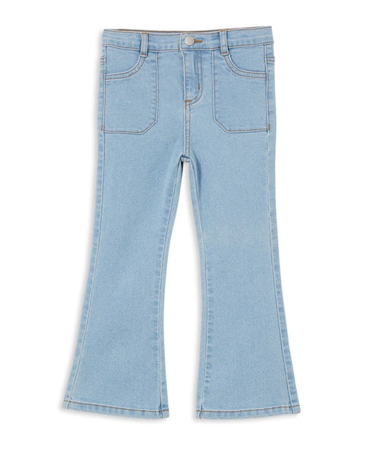 Light wash flare jean with pockets. 